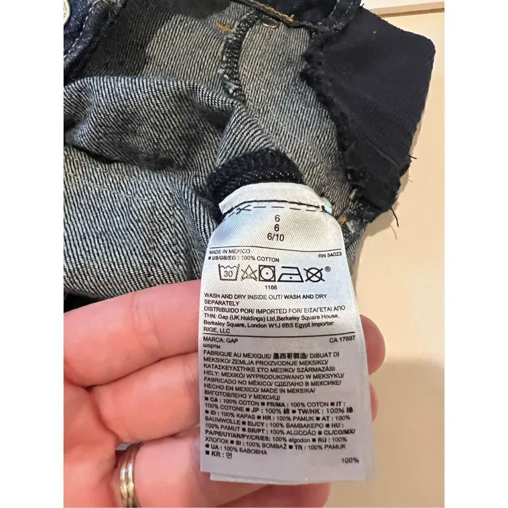 Gap Maternity Jean Shorts side stretch 6 - Picture 10 of 11